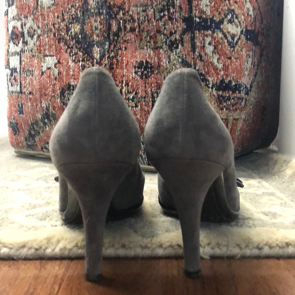 Stuart Weitzman Gray Leather Heels 7.5 - GUC/Used - Picture 12 of 12